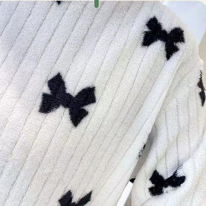 פיג'מה עם פפיונים